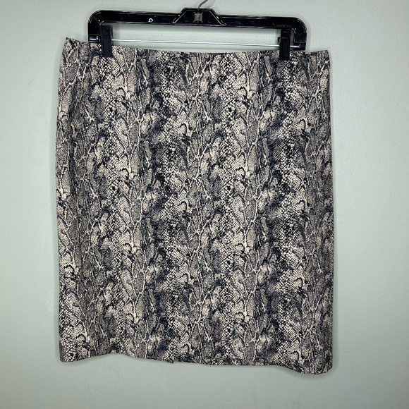 Women's petite snake print midi pencil skirt Talbots 14 - Picture 1 of 6